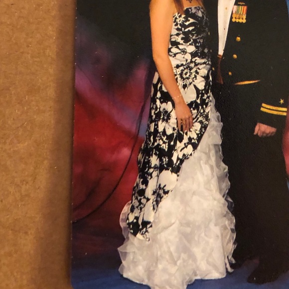 Black and white formal dress. Size 3/4 - Picture 4 of 4